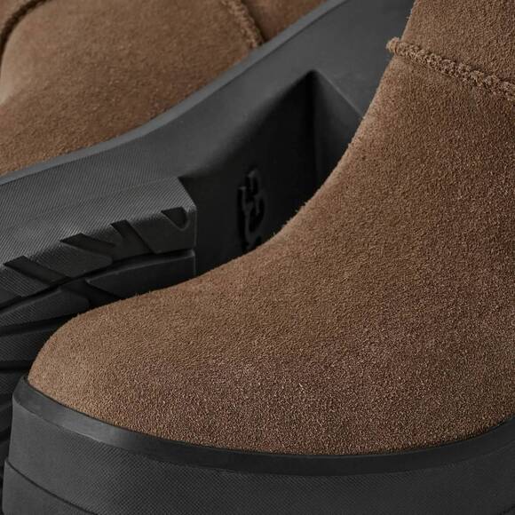 NEW UGG women's moxy chelsea boot in dark toffee - Picture 3 of 3